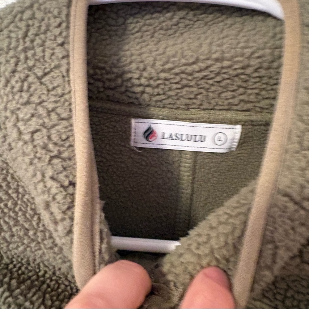 Fleece - Picture 3 of 3
